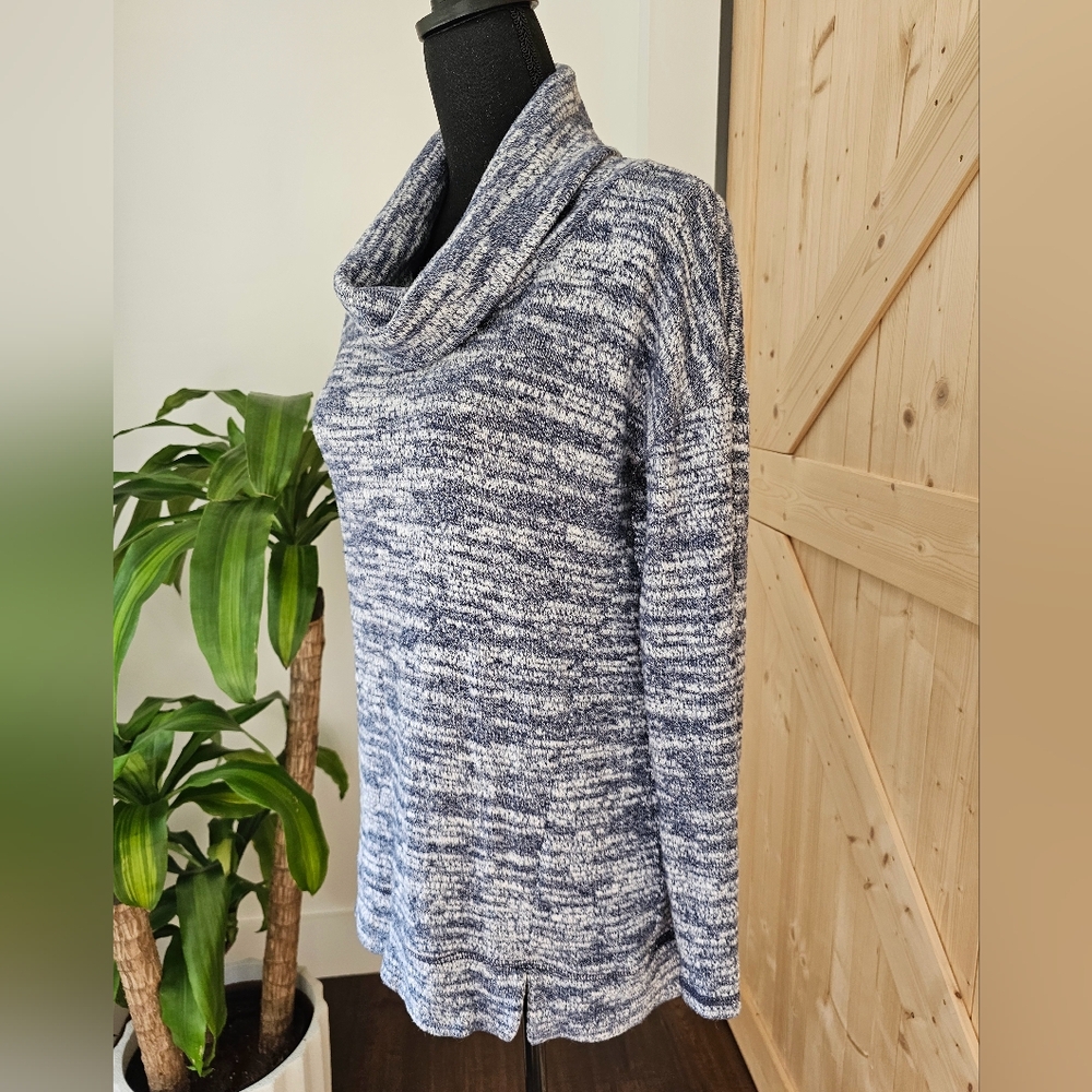 AERIE size S cowlneck sweater. Very soft - Picture 4 of 8